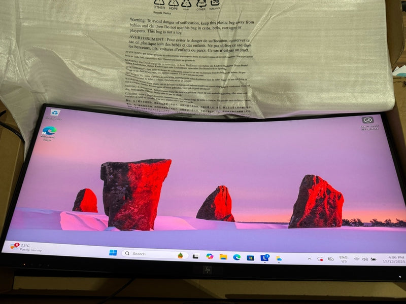 HP Series 5 Pro 34" WQHD Curved 21:9 Monior with Webcam and Built-in Speaker- 534pm OPEN