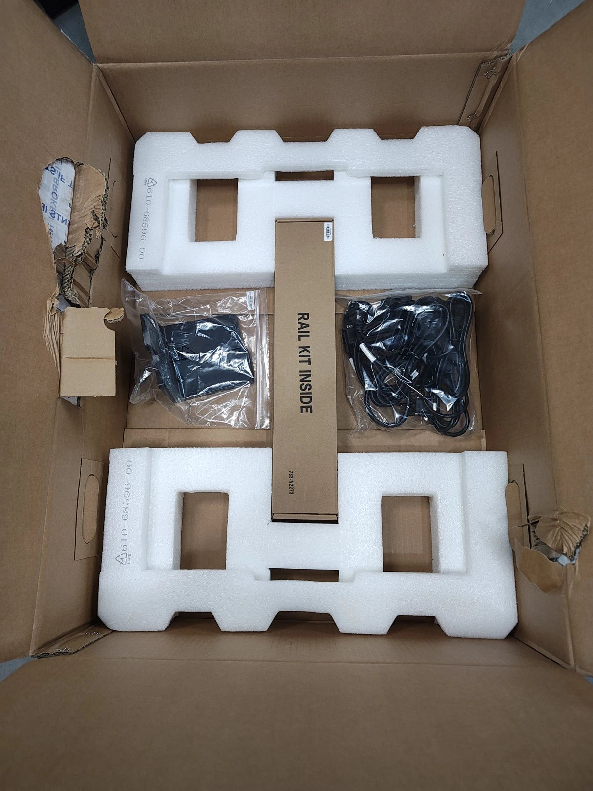 Eaton 9PX Lithium-ion UPS 3000VA / 2400W Rack/Tower, 16A Input - 9PX3000IRTANZ-L OPEN BOX