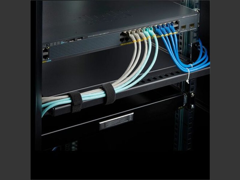 StarTech 1U Rack Mountable Cable Lacing Bar w/Adjustable Depth, Cable Support Guide For Organized 19" Racks/Cabinets