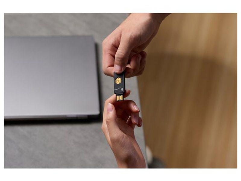 Kensington VeriMark NFC+ Security Key USB-A K64738WW