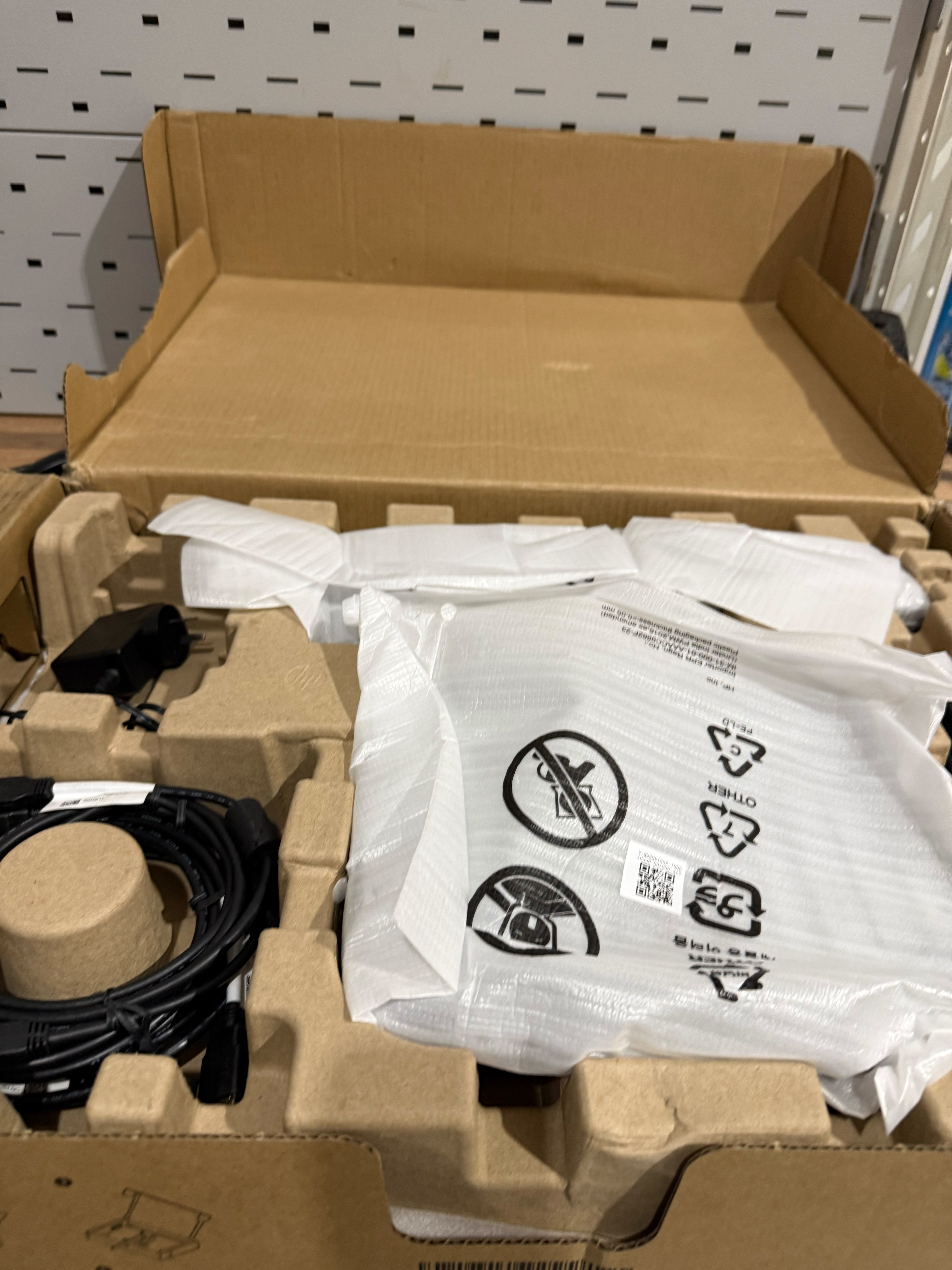 HP Series 5 Pro 27 inch FHD Monitor - 527pf DEMO