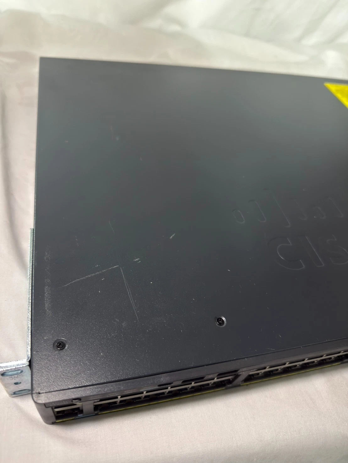 **Used** Cisco WS-C2960X-48FPS-L V05 48-Port GigE PoE+ Switch 4x SFP 740W